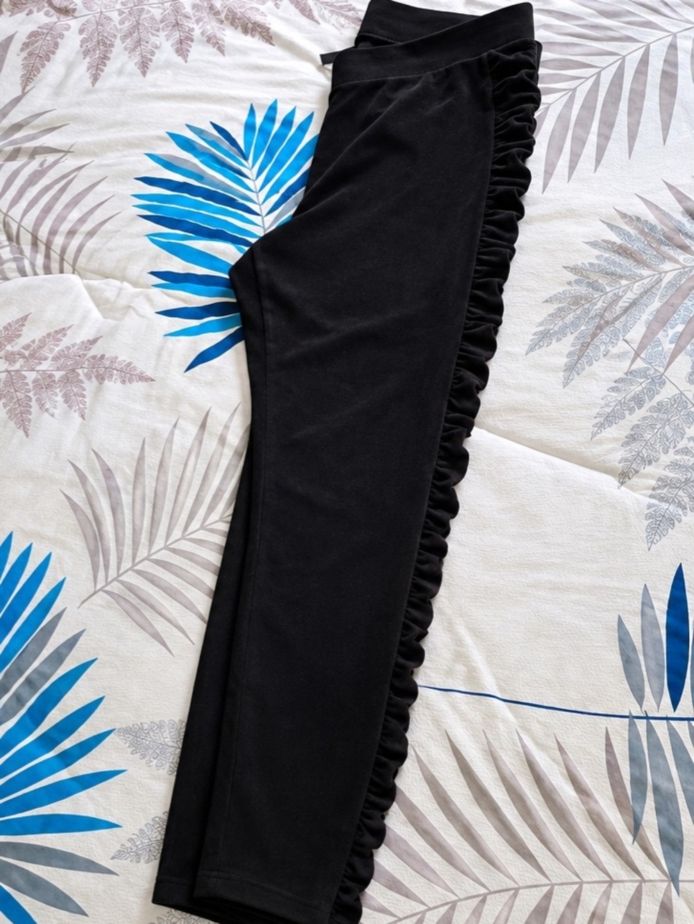 Black High-Rise Leggings with Ruched Side Detail - Women